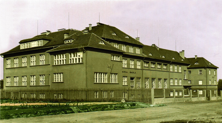 Škola , kam jsme chodili.jpg