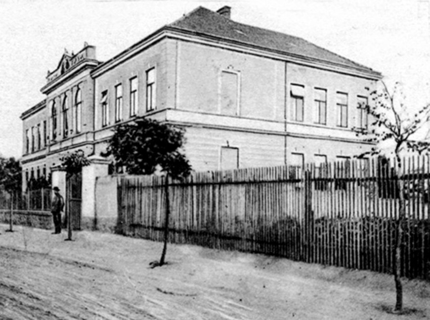 Lobkovická Škola